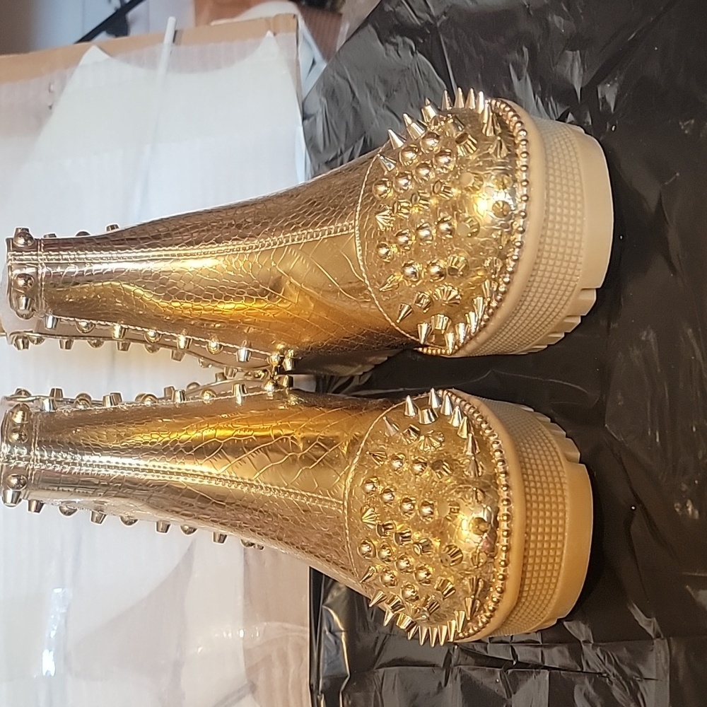 women's size 9 gold color booties